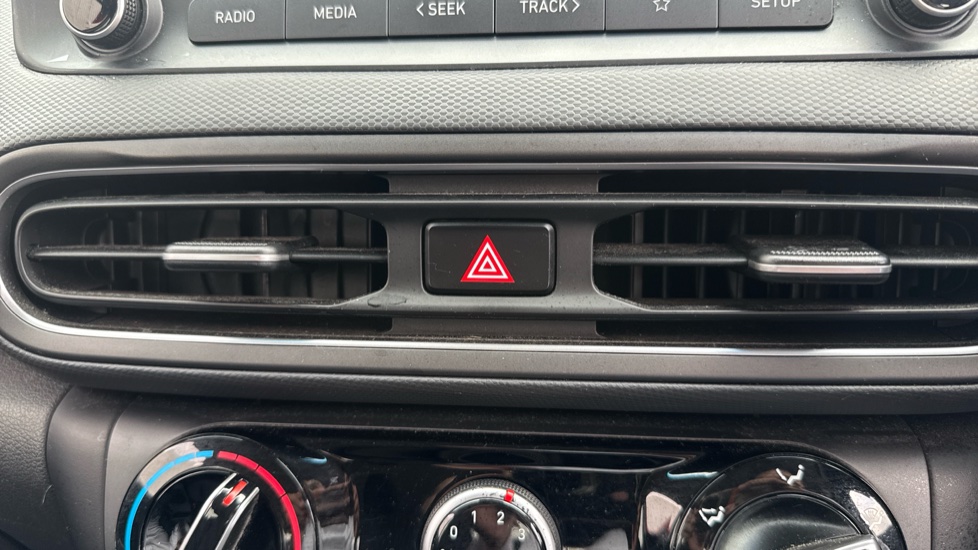 Hyundai KONA 1.0 TGDi 48V MHEV SE Connect 5dr Petrol Hatchback - Image 32
