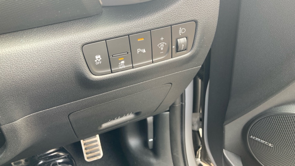Hyundai KONA 150kW Premium 64kWh 5dr Auto Electric Hatchback - Image 31