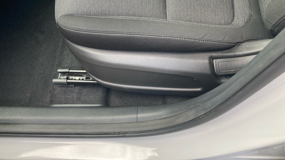 Hyundai KONA 150kW Premium 64kWh 5dr Auto Electric Hatchback - Image 44