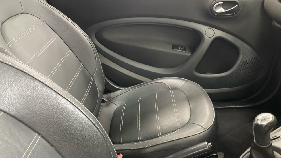 smart fortwo coupe 1.0 Prime 2dr Petrol Coupe - Image 33