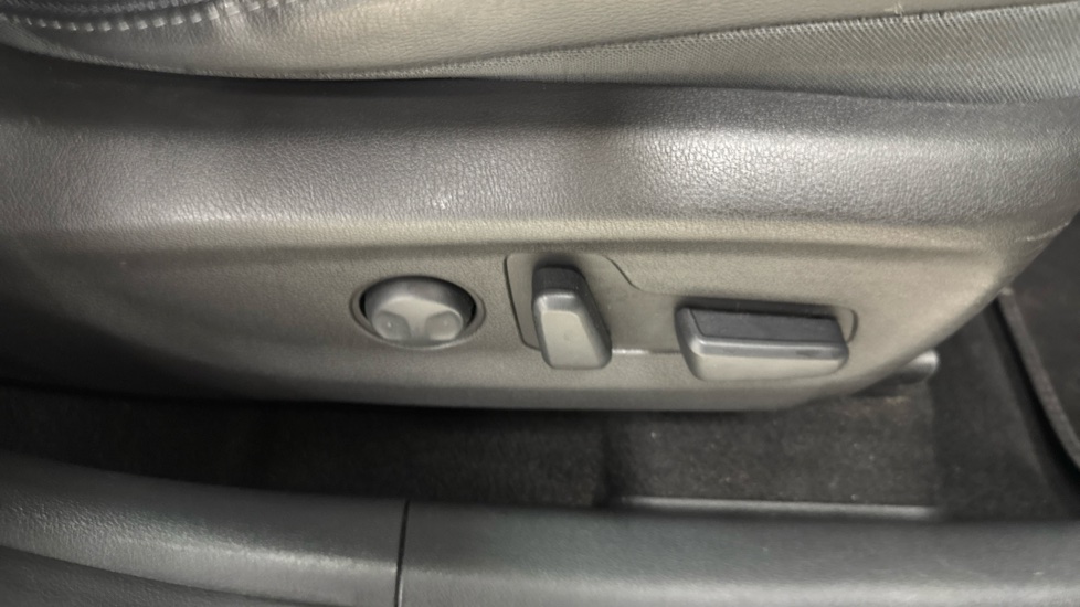 Hyundai KONA 150kW Premium SE 64kWh 5dr Auto Electric Hatchback - Image 38