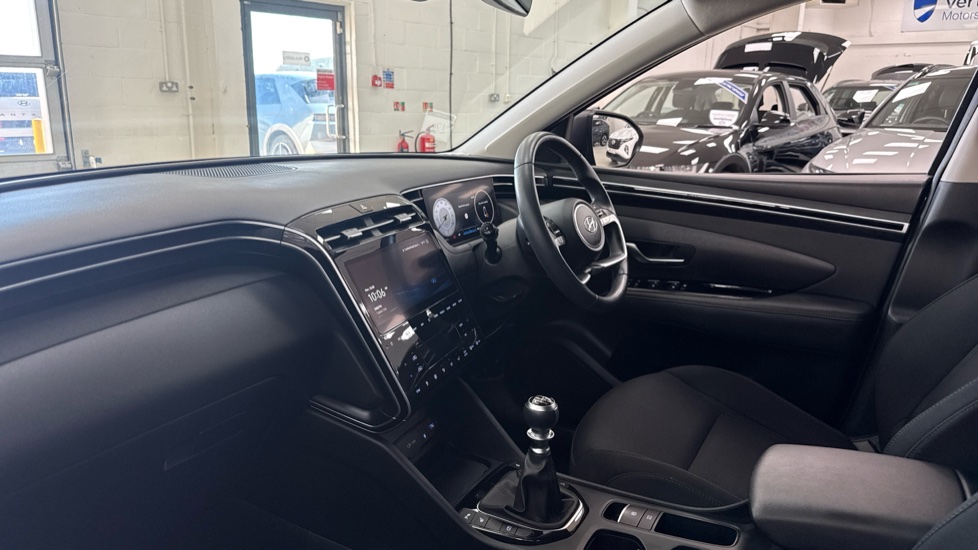 Hyundai TUCSON 1.6 TGDi Premium 5dr 2WD Petrol Estate - Image 9