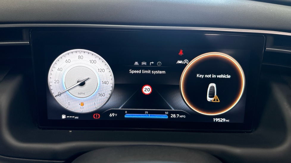Hyundai TUCSON 1.6 TGDi Premium 5dr 2WD Petrol Estate - Image 18