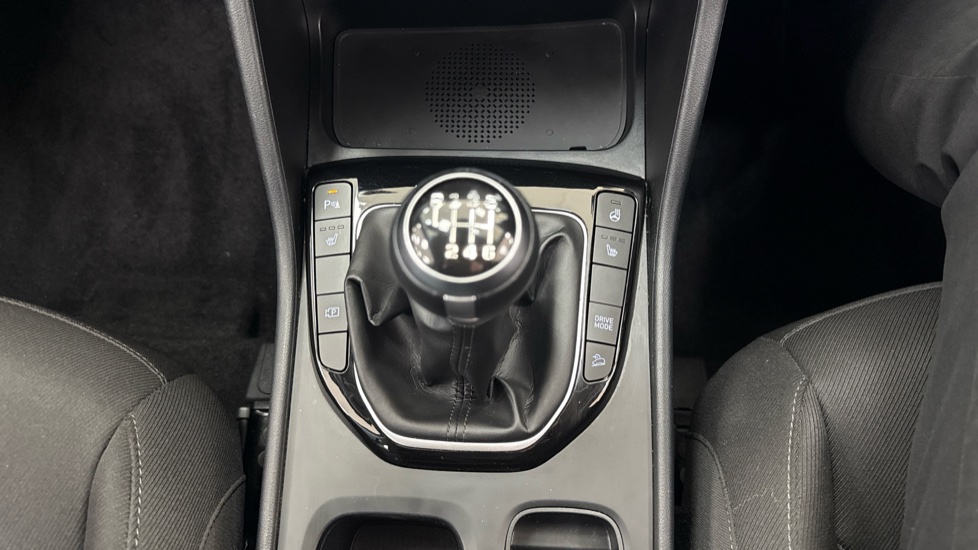 Hyundai TUCSON 1.6 TGDi Premium 5dr 2WD Petrol Estate - Image 28