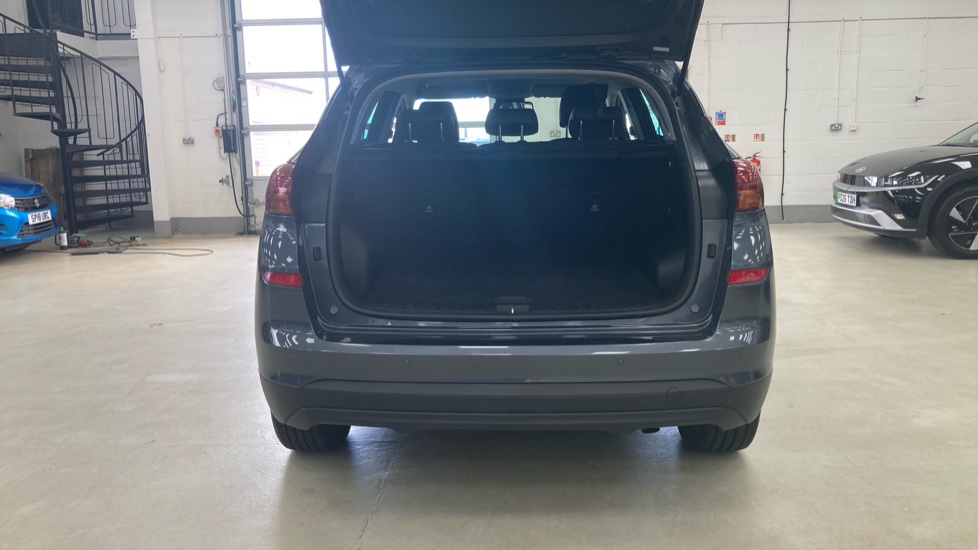 Hyundai TUCSON 1.6 GDi Premium 5dr 2WD Petrol Estate - Image 4