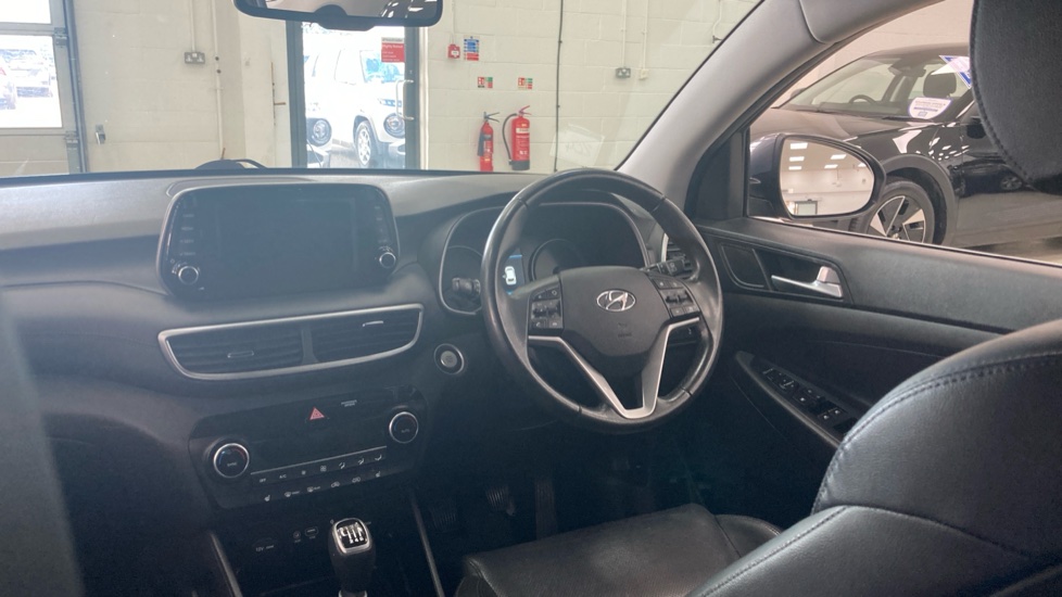 Hyundai TUCSON 1.6 GDi Premium 5dr 2WD Petrol Estate - Image 11