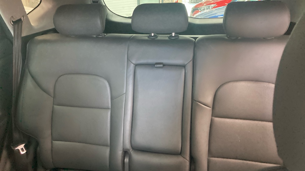 Hyundai TUCSON 1.6 GDi Premium 5dr 2WD Petrol Estate - Image 15