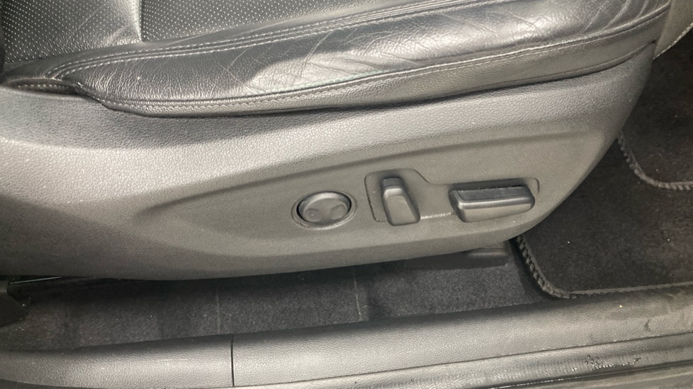 Hyundai TUCSON 1.6 GDi Premium 5dr 2WD Petrol Estate - Image 38