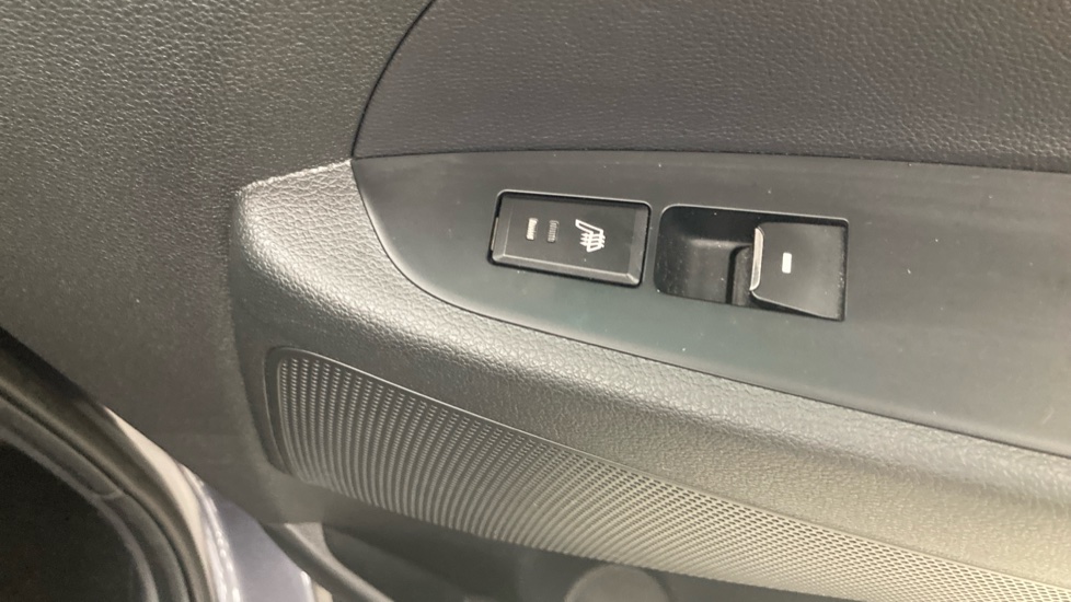 Hyundai TUCSON 1.6 GDi Premium 5dr 2WD Petrol Estate - Image 39