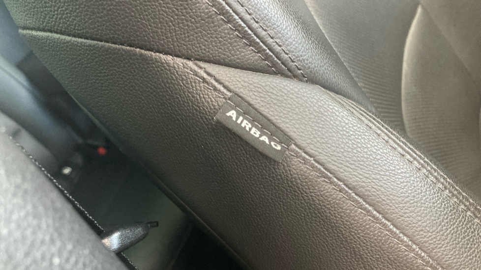 Hyundai TUCSON 1.6 GDi Premium 5dr 2WD Petrol Estate - Image 52