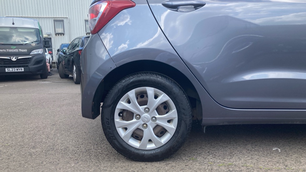Hyundai i10 1.0 SE 5dr Petrol Hatchback - Image 7