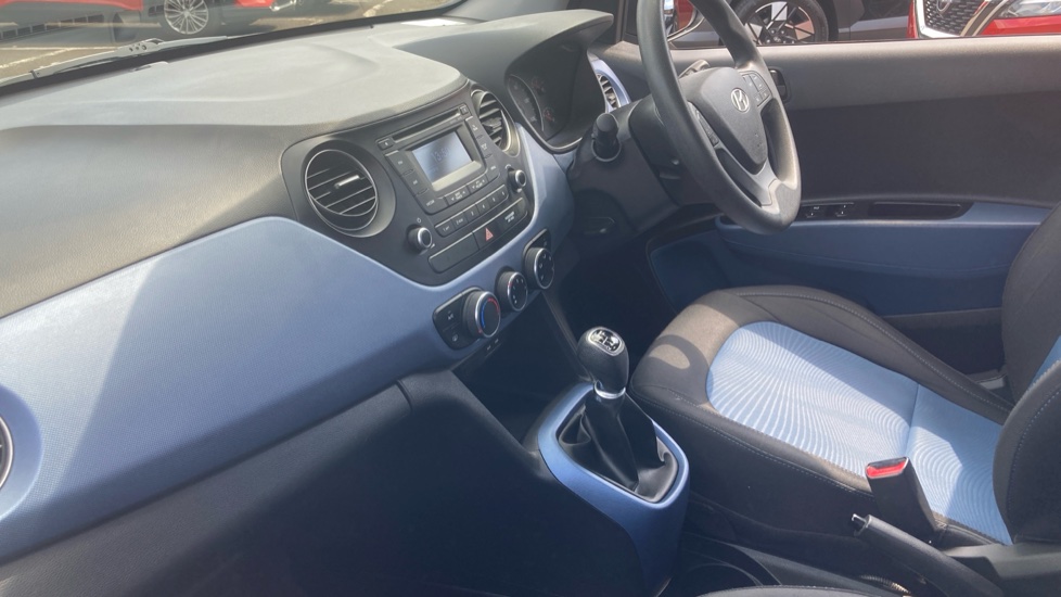 Hyundai i10 1.0 SE 5dr Petrol Hatchback - Image 9