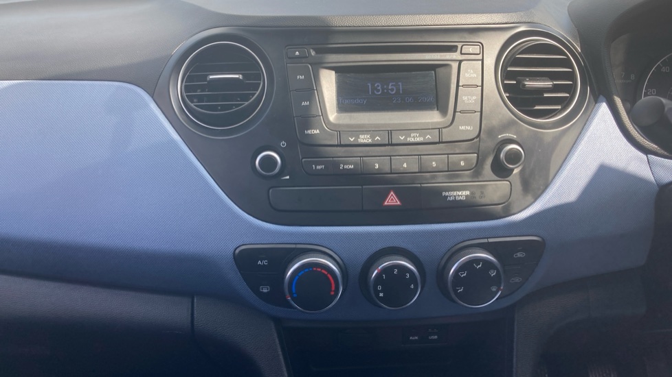 Hyundai i10 1.0 SE 5dr Petrol Hatchback - Image 12