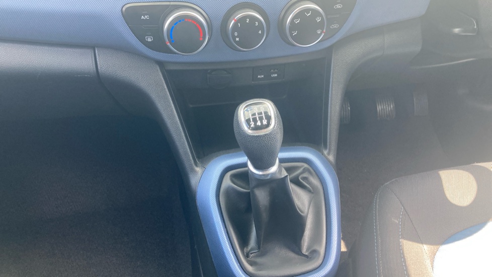 Hyundai i10 1.0 SE 5dr Petrol Hatchback - Image 13