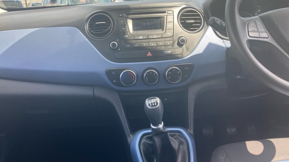 Hyundai i10 1.0 SE 5dr Petrol Hatchback - Image 14