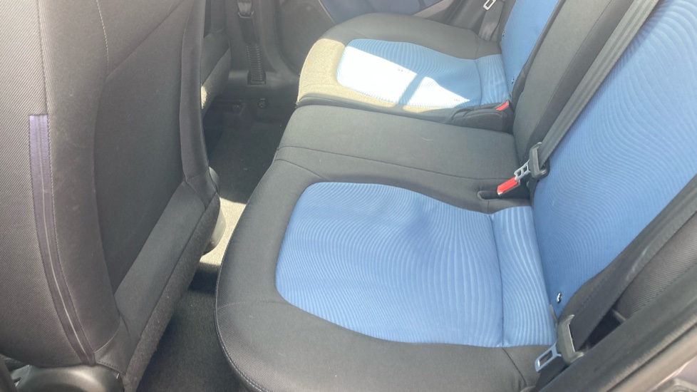 Hyundai i10 1.0 SE 5dr Petrol Hatchback - Image 16