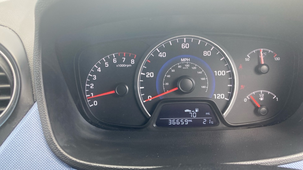 Hyundai i10 1.0 SE 5dr Petrol Hatchback - Image 18