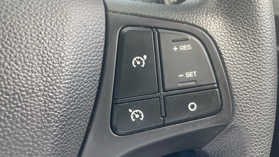 Hyundai i10 1.0 SE 5dr Petrol Hatchback - Image 23