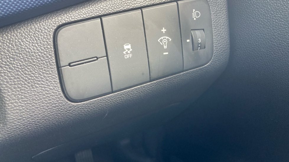 Hyundai i10 1.0 SE 5dr Petrol Hatchback - Image 25