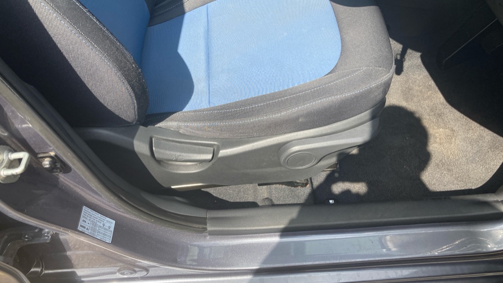 Hyundai i10 1.0 SE 5dr Petrol Hatchback - Image 30