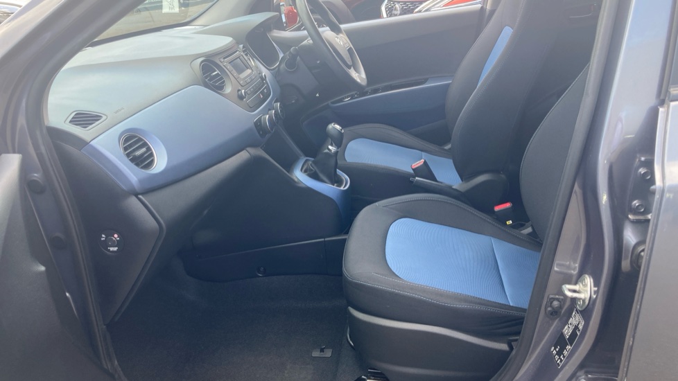 Hyundai i10 1.0 SE 5dr Petrol Hatchback - Image 36