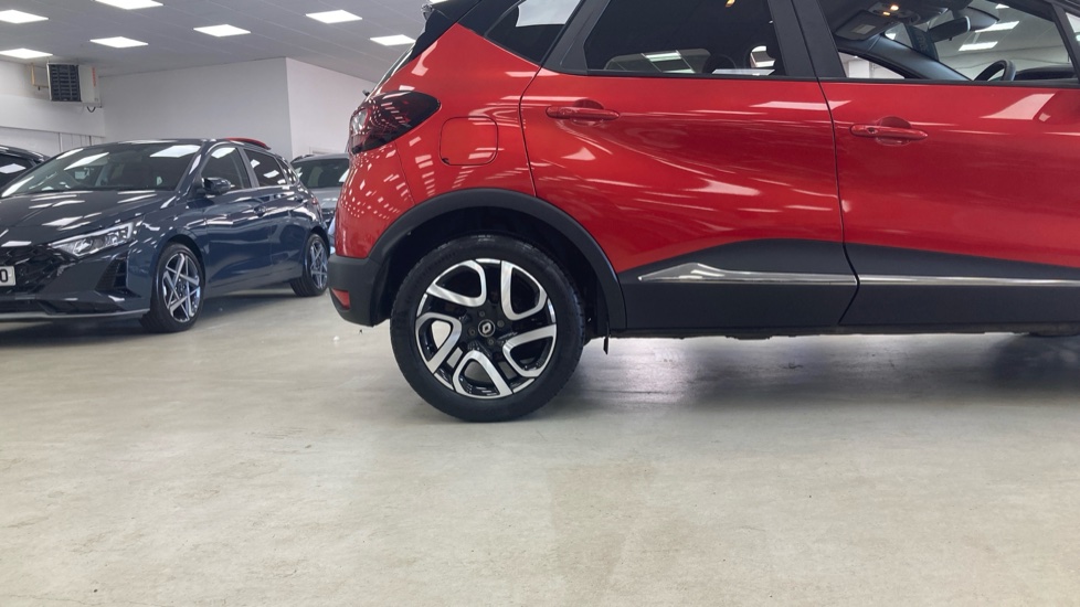 Renault Captur 0.9 TCE 90 Iconic 5dr Petrol Hatchback - Image 7