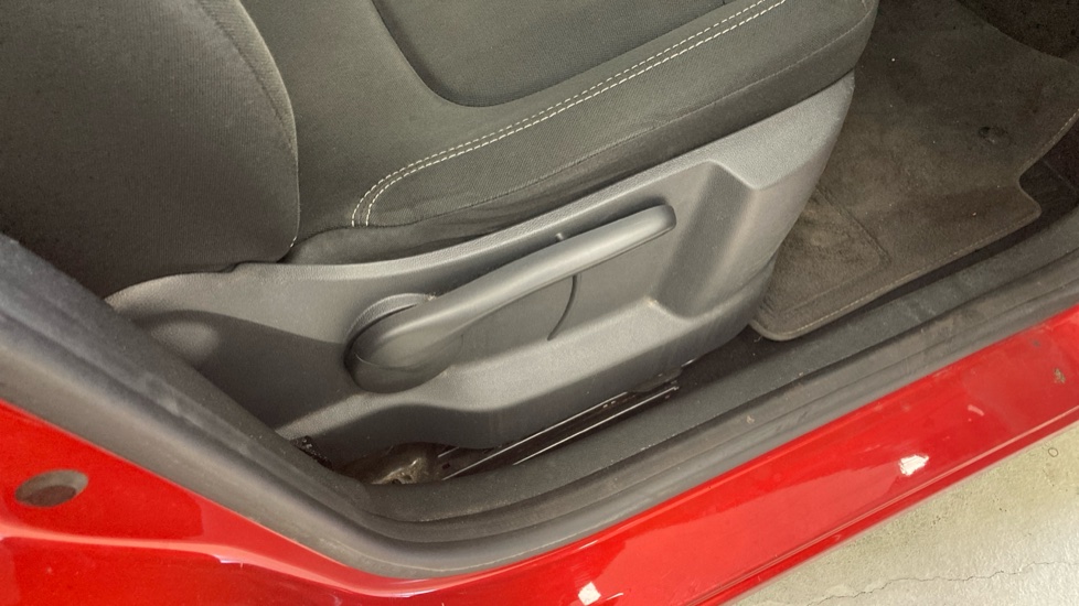 Renault Captur 0.9 TCE 90 Iconic 5dr Petrol Hatchback - Image 31