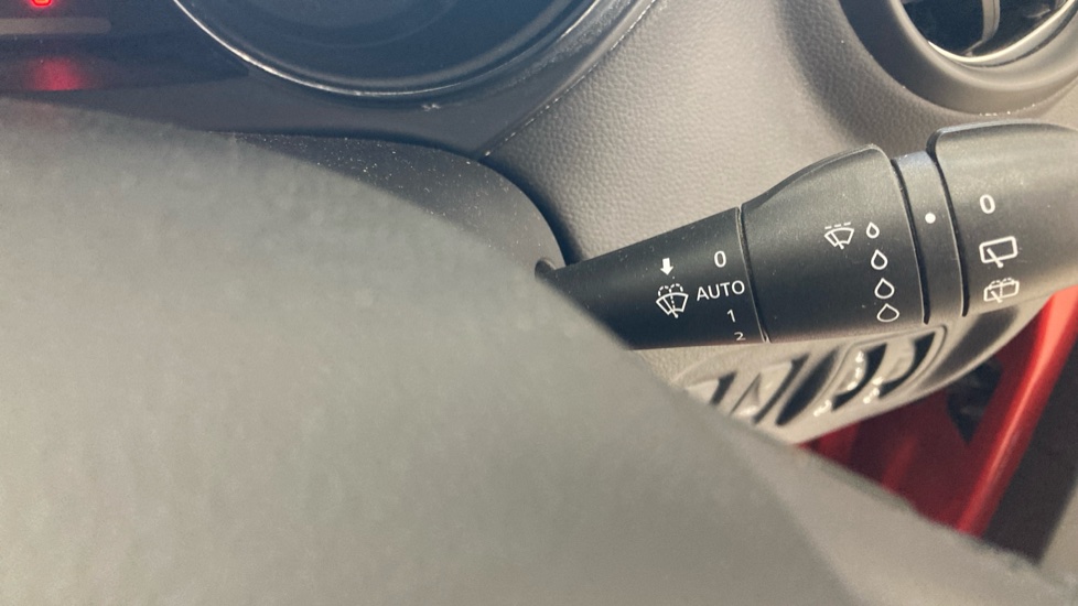 Renault Captur 0.9 TCE 90 Iconic 5dr Petrol Hatchback - Image 37