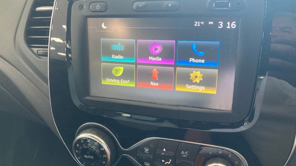 Renault Captur 0.9 TCE 90 Iconic 5dr Petrol Hatchback - Image 39