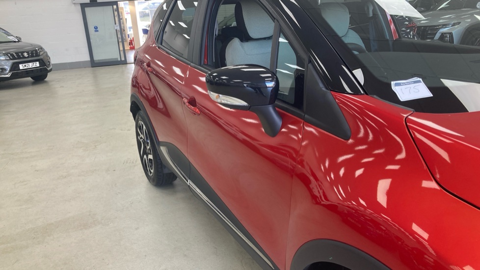 Renault Captur 0.9 TCE 90 Iconic 5dr Petrol Hatchback - Image 46