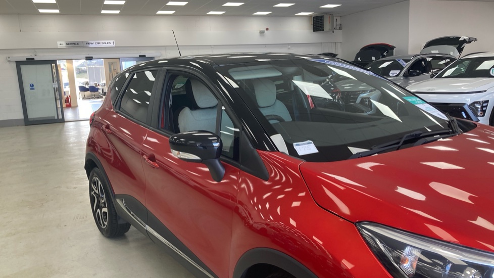 Renault Captur 0.9 TCE 90 Iconic 5dr Petrol Hatchback - Image 47