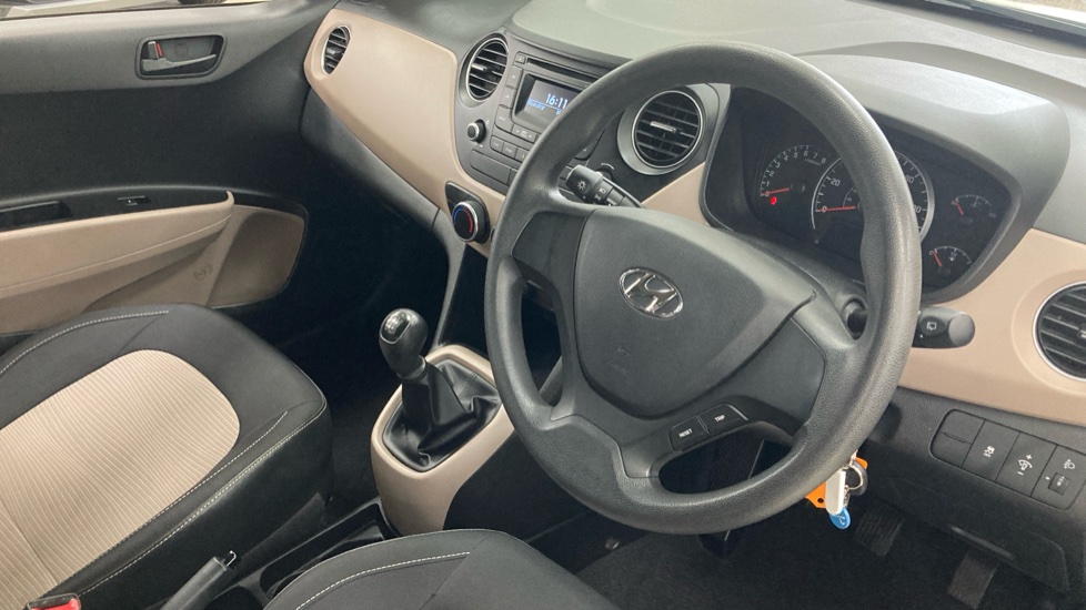 Hyundai i10 1.0 S 5dr Petrol Hatchback - Image 11