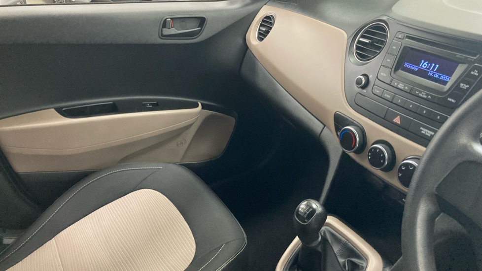 Hyundai i10 1.0 S 5dr Petrol Hatchback - Image 14