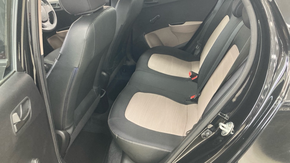Hyundai i10 1.0 S 5dr Petrol Hatchback - Image 16