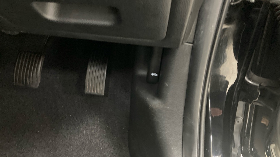 Hyundai i10 1.0 S 5dr Petrol Hatchback - Image 30