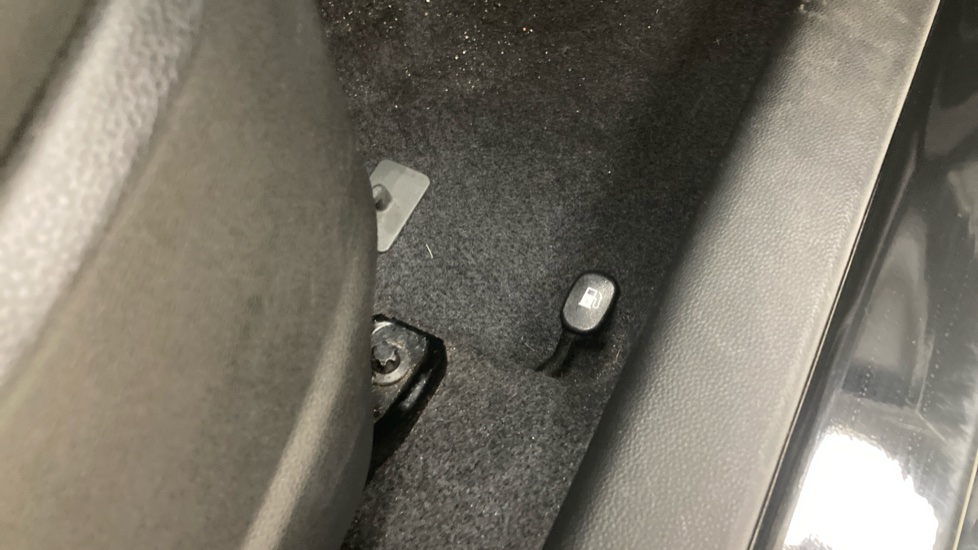 Hyundai i10 1.0 S 5dr Petrol Hatchback - Image 31