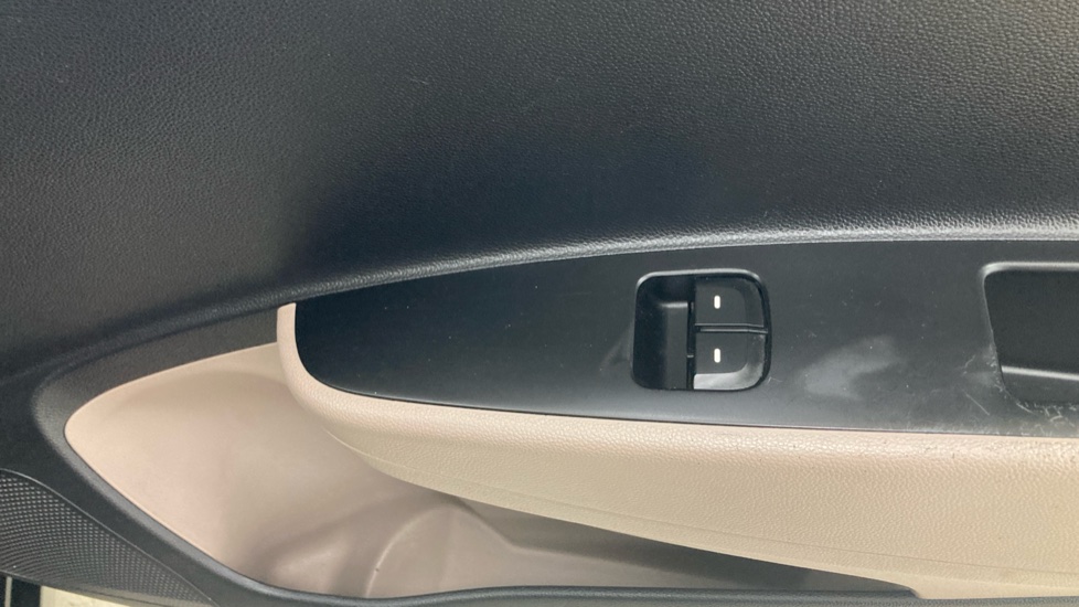 Hyundai i10 1.0 S 5dr Petrol Hatchback - Image 32