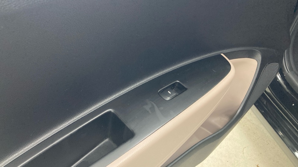 Hyundai i10 1.0 S 5dr Petrol Hatchback - Image 37