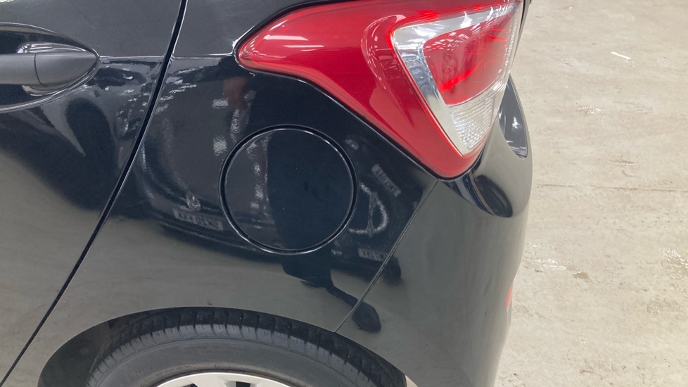 Hyundai i10 1.0 S 5dr Petrol Hatchback - Image 41