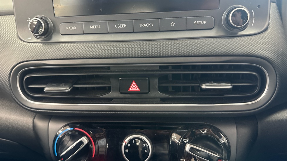 Hyundai KONA 1.0 TGDi 48V MHEV SE Connect 5dr Petrol Hatchback - Image 32