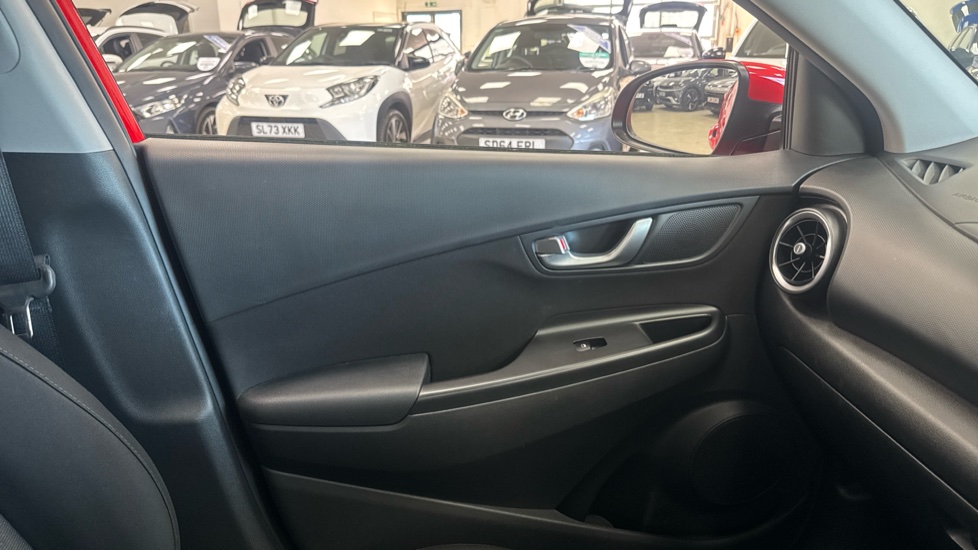 Hyundai KONA 1.0 TGDi 48V MHEV SE Connect 5dr Petrol Hatchback - Image 37