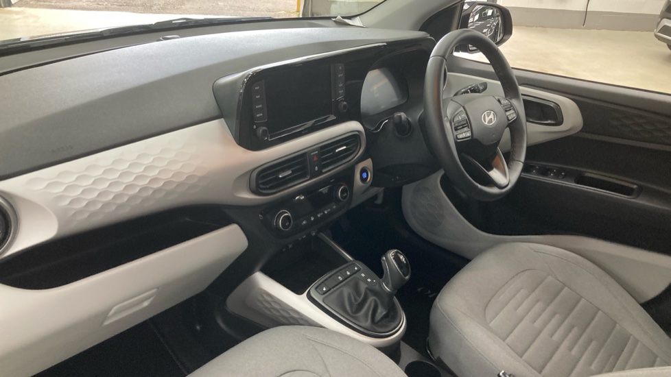 Hyundai i10 1.2 [79] Premium 5dr Auto [Nav] Petrol Hatchback - Image 9