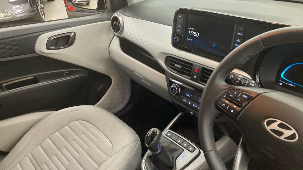 Hyundai i10 1.2 [79] Premium 5dr Auto [Nav] Petrol Hatchback - Image 14