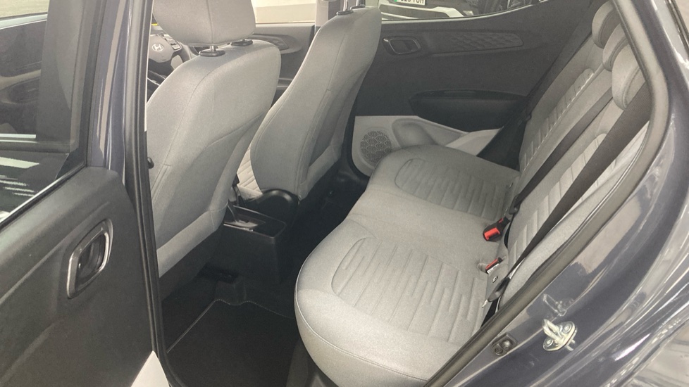 Hyundai i10 1.2 [79] Premium 5dr Auto [Nav] Petrol Hatchback - Image 16