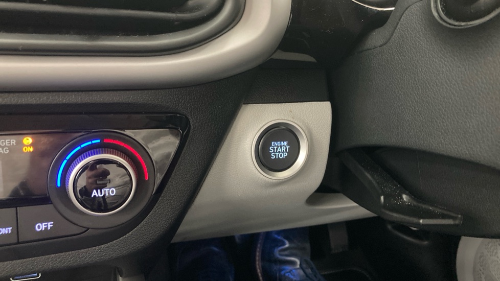 Hyundai i10 1.2 [79] Premium 5dr Auto [Nav] Petrol Hatchback - Image 25