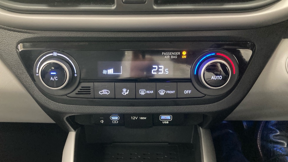 Hyundai i10 1.2 [79] Premium 5dr Auto [Nav] Petrol Hatchback - Image 26