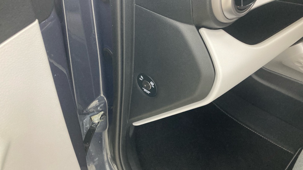 Hyundai i10 1.2 [79] Premium 5dr Auto [Nav] Petrol Hatchback - Image 39