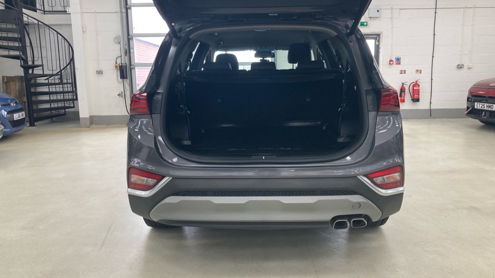 Hyundai SANTA FE 2.2 CRDi Premium 5dr Auto Diesel Estate - Image 4