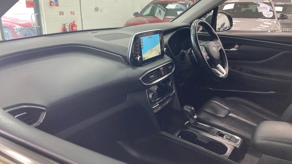 Hyundai SANTA FE 2.2 CRDi Premium 5dr Auto Diesel Estate - Image 9