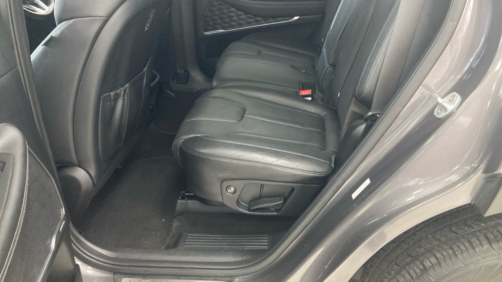 Hyundai SANTA FE 2.2 CRDi Premium 5dr Auto Diesel Estate - Image 16